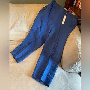 Chico’s linen button hem crop NWT Chico’s size 1.5 (US 10-12)